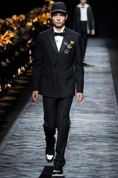 Look 8